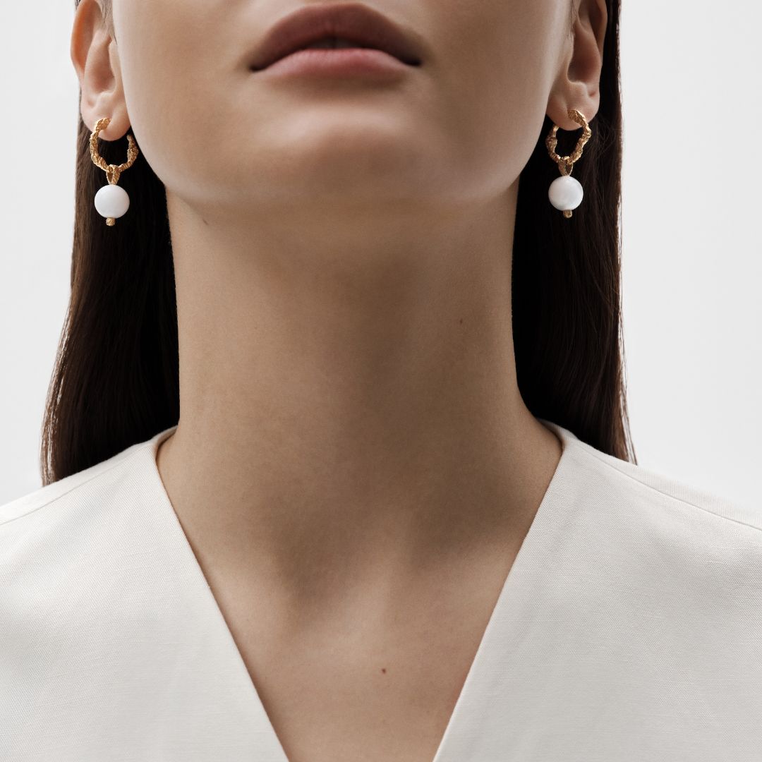 Kalevala Itu hoop earrings and glass beads, gold-plated silver and glass, Kalevala Modern, 261001402JT